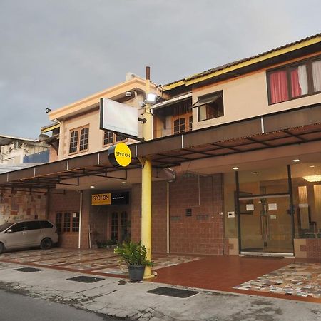 Spot On 2358 Aster Homestay Melati Exterior photo